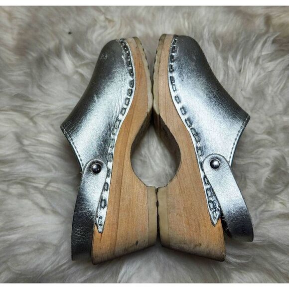Hanna Andersson hand crafted clogs little Kids Size 10 - Picture 2 of 9